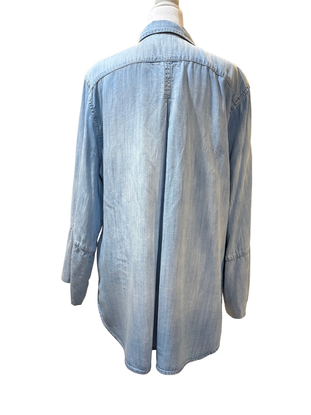 Chico's Light Blue 100 % Lyocell Button Front Top with Pocket Detail SZ 2 - Picture 3 of 9